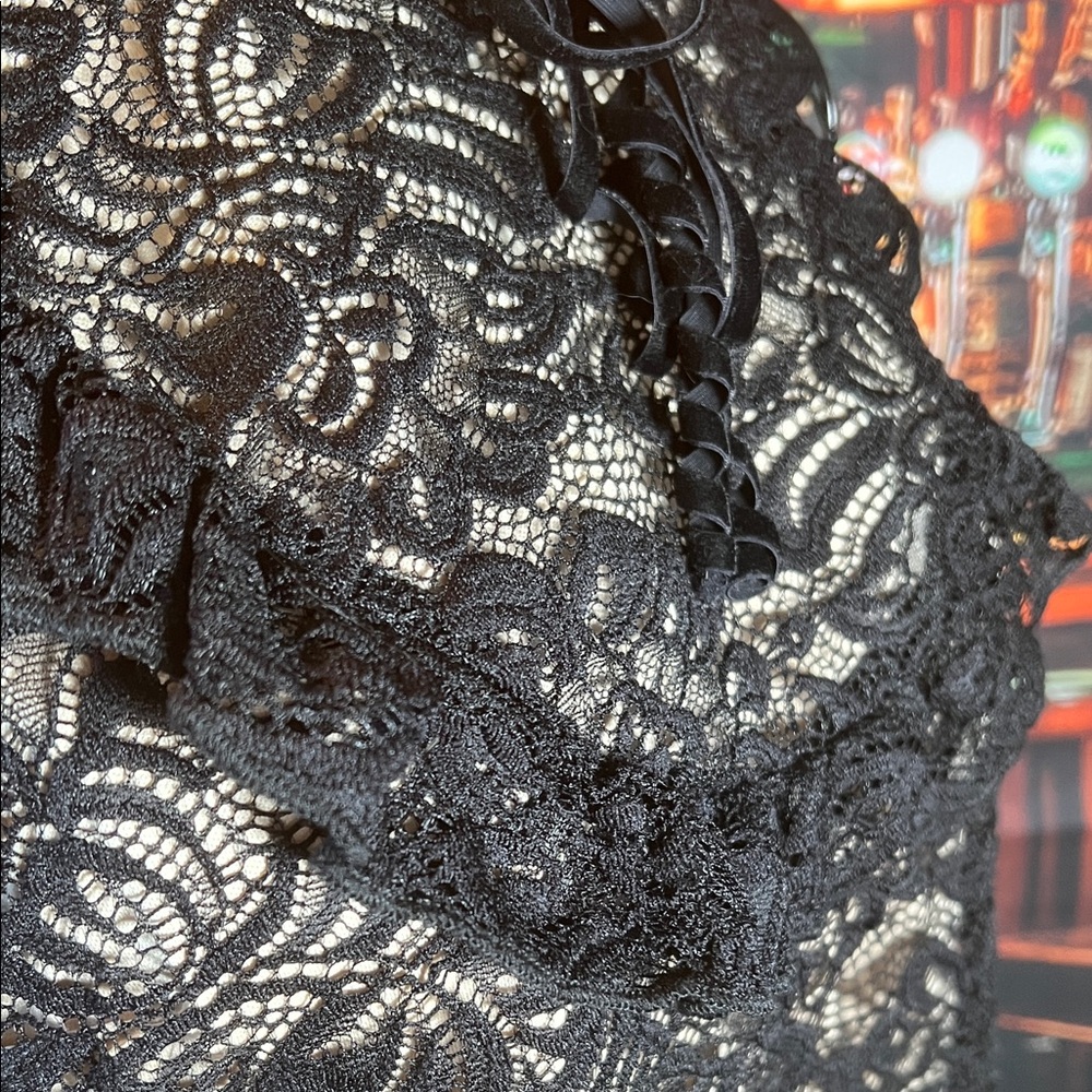 👚 Pretty on the Outside Ruffle Blouse — Black Lace — Sz M / J - Picture 7 of 9